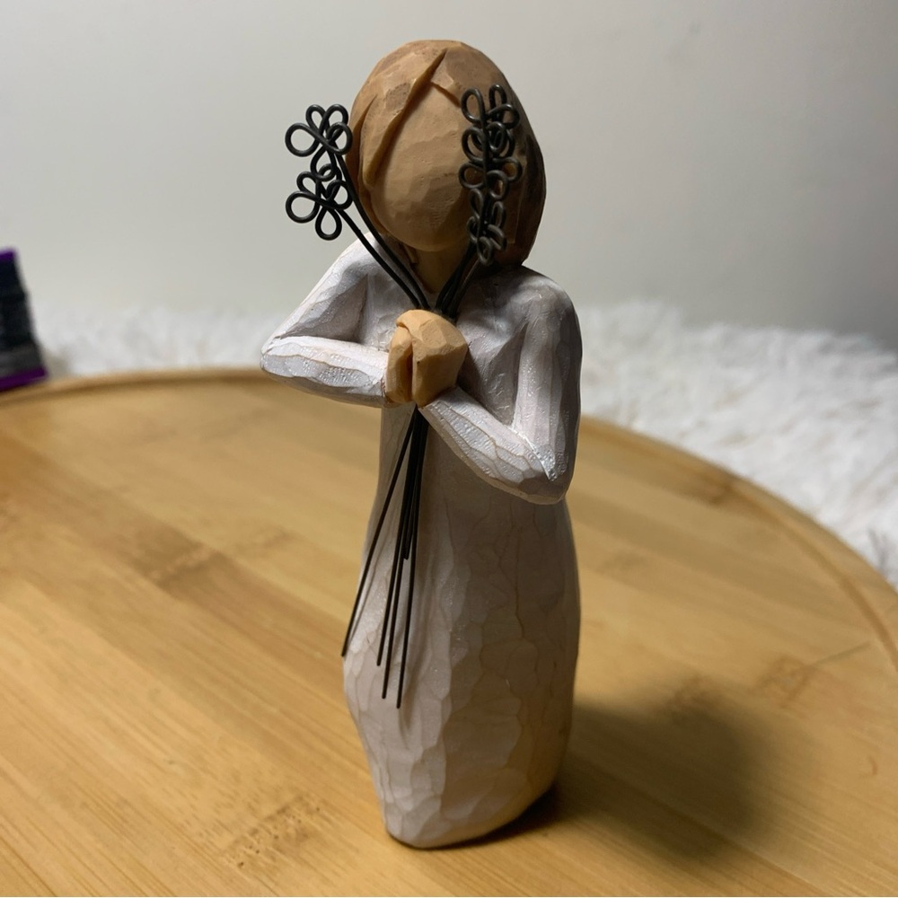 Willow Tree Demdaco FRIENDSHIP Girl Holding Flowers Figurine